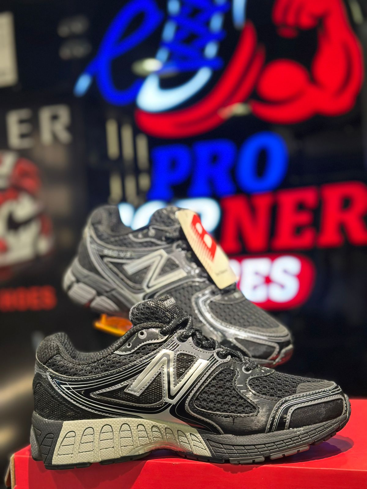 860 V3 Black 3